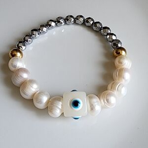 Elegant Pearl and Bead Bracelet